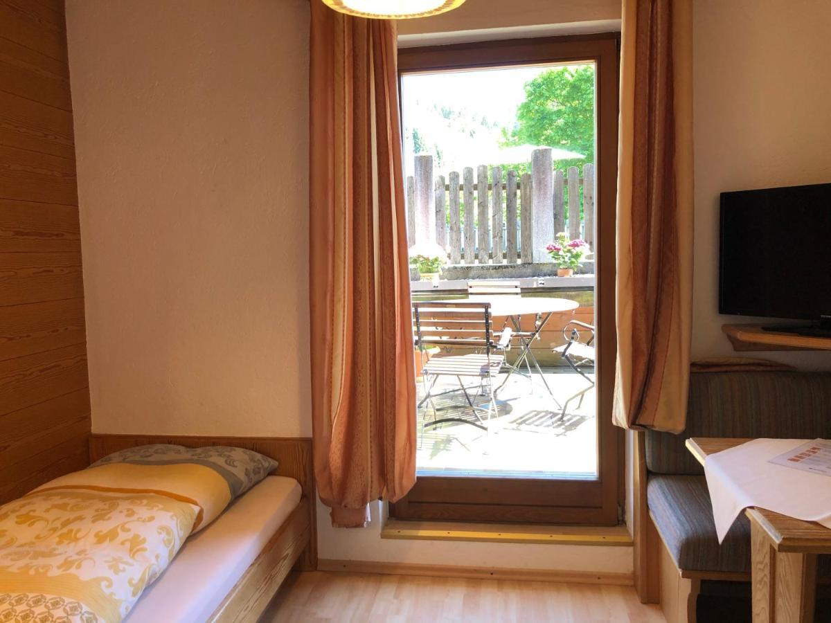 Gaestehaus Am Kurparkweg Hotell Reit im Winkl Rum bild