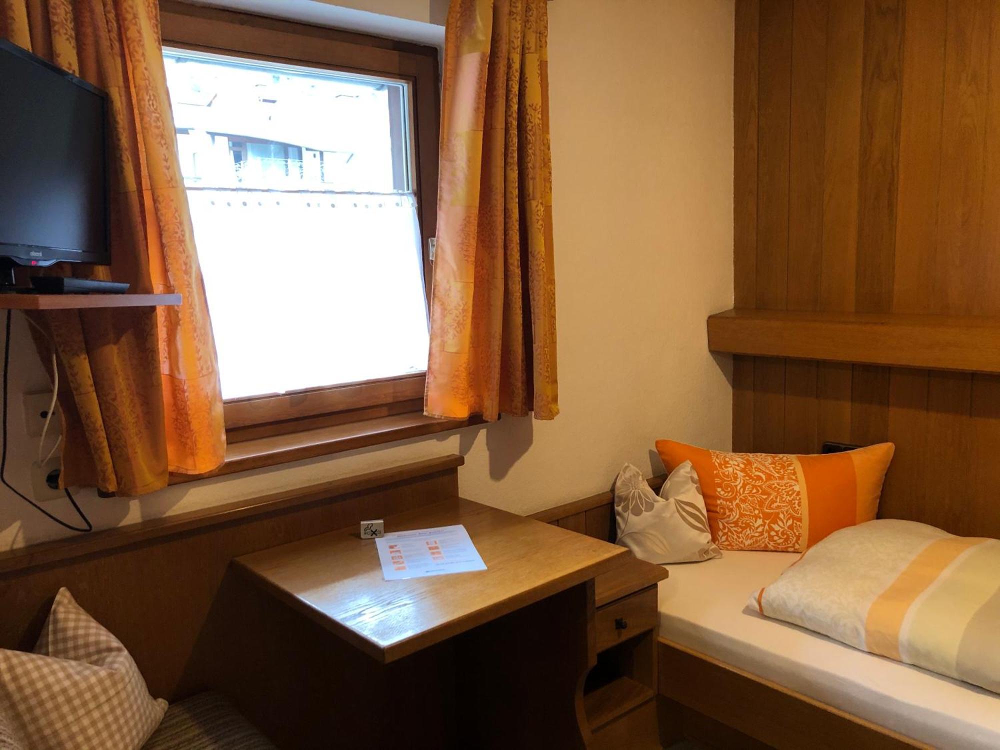 Gaestehaus Am Kurparkweg Hotell Reit im Winkl Rum bild